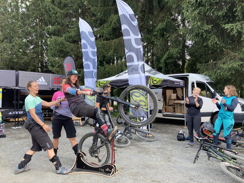 Fahrtechnikkurs MTB Fahrtechnik Bikeschule Fahrtechnik Dresden für Frauen TB ladies only